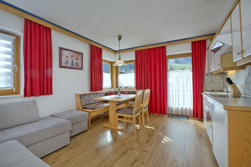 Apartment Ferienwohnung Bacher 크리믈 객실 사진